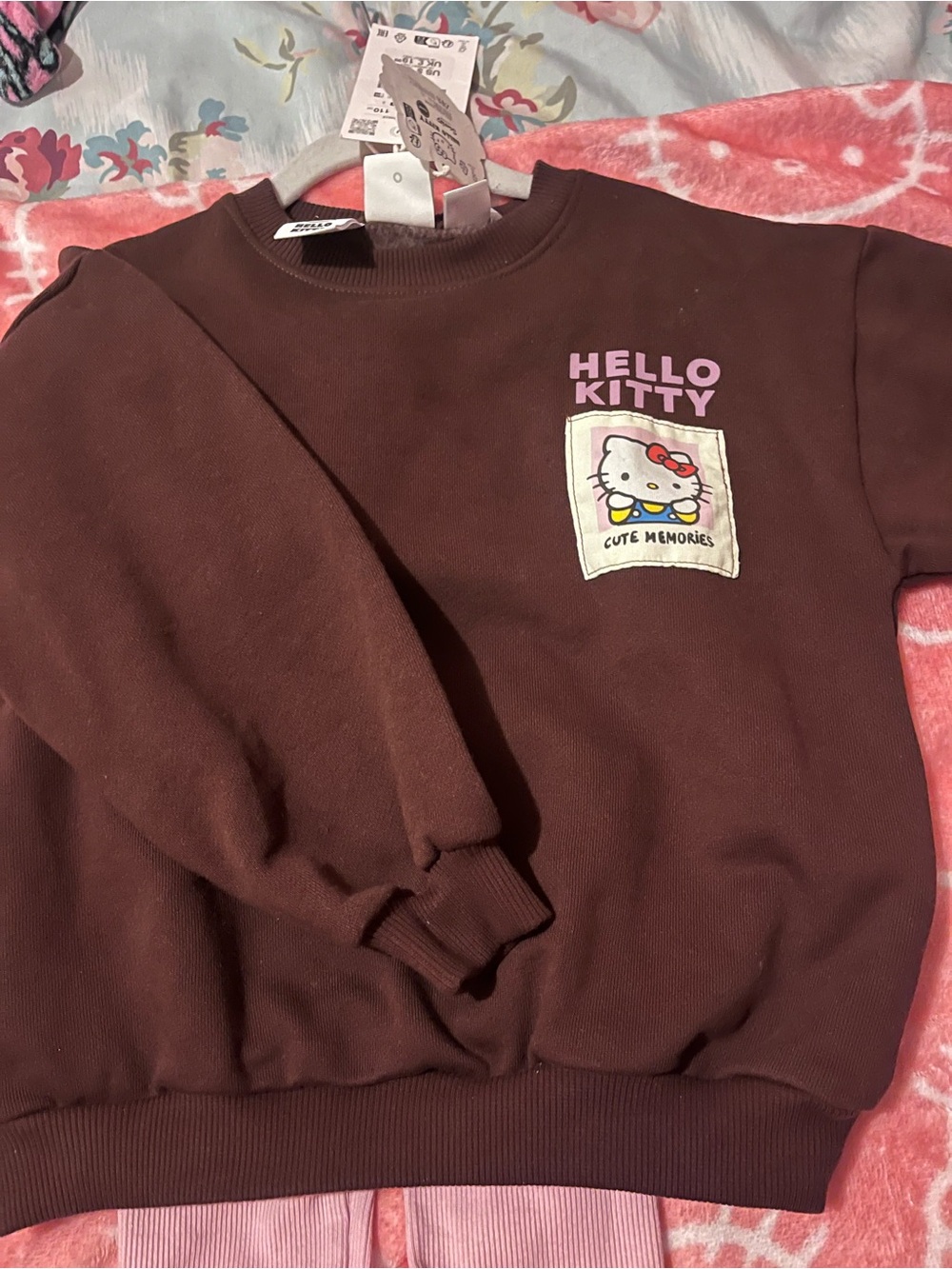 Hello Kitty Brown Graphic Sweatshirt suit with pants. Size 5 years old, 104 cm